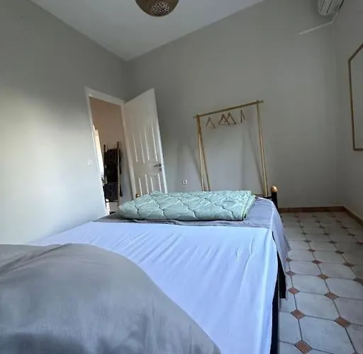 Olive Tree The Master Bed And Balcony 바니체스