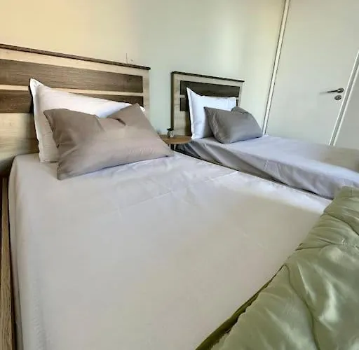 Olive Tree The Master Bed And Balcony * 바니체스