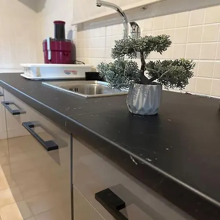 Olive Tree The Master Bed And Balcony شقة بينيتسيس