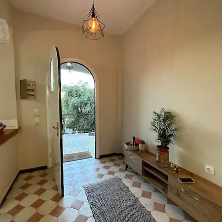 Olive Tree The Master Bed And Balcony شقة *