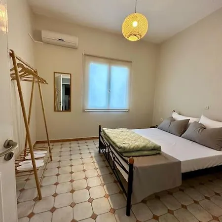 Olive Tree The Master Bed And Balcony شقة بينيتسيس