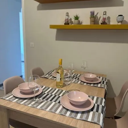 Olive Tree The Master Bed And Balcony شقة بينيتسيس