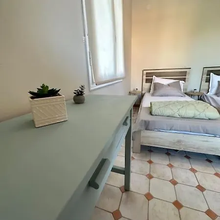 Olive Tree The Master Bed And Balcony *