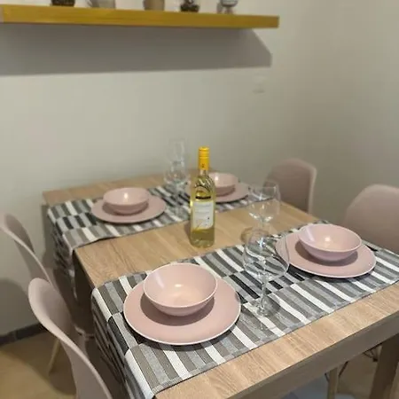 Olive Tree The Master Bed And Balcony Apartment *