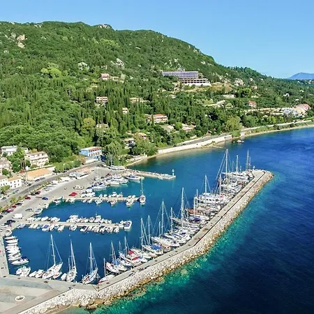 Olive Tree The Master Bed And Balcony Appartement