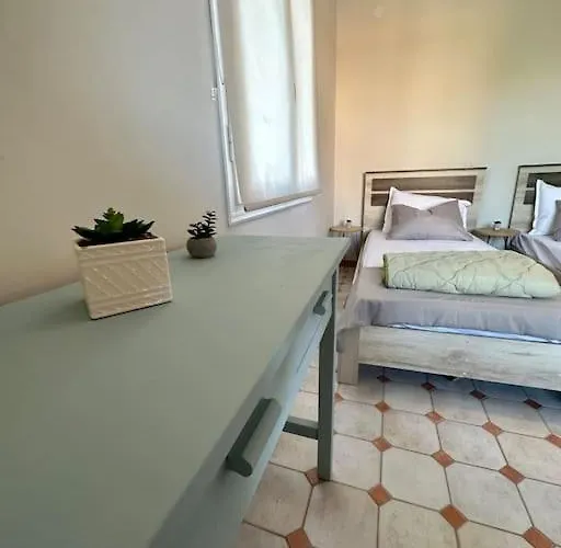 Olive Tree The Master Bed And Balcony *