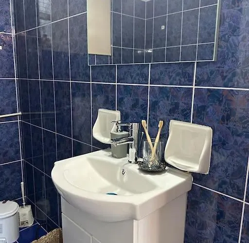 Apartman Olive Tree The Master Bed And Balcony *