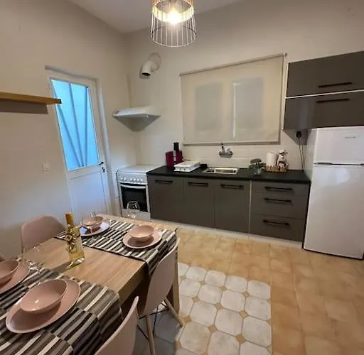 Olive Tree The Master Bed And Balcony Apartman