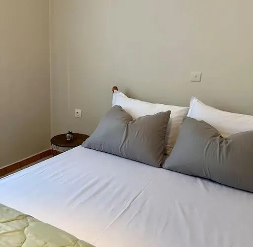 Apartman Olive Tree The Master Bed And Balcony Benícesz