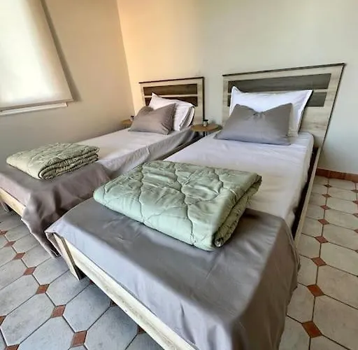 Olive Tree The Master Bed And Balcony *