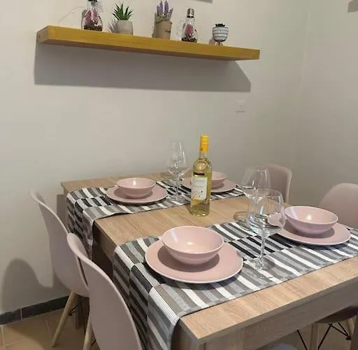 Apartman Olive Tree The Master Bed And Balcony