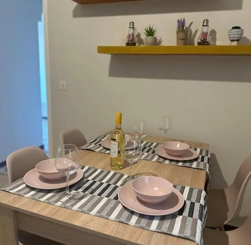 Olive Tree The Master Bed And Balcony Apartman Benícesz