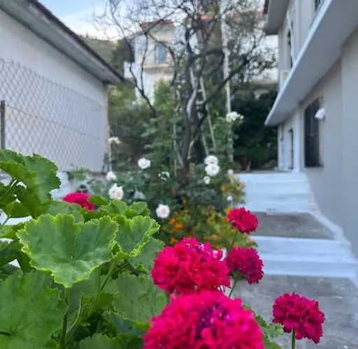 Apartman Olive Tree The Master Bed And Balcony