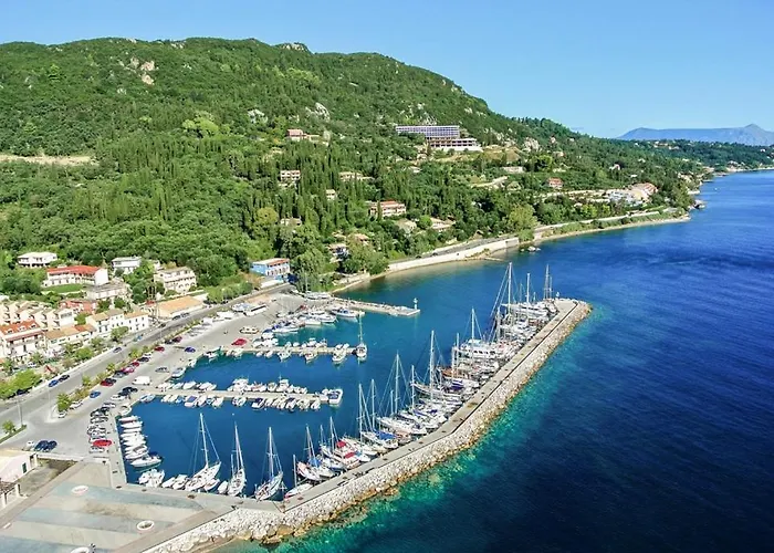 Olive Tree The Master Bed And Balcony Apartman