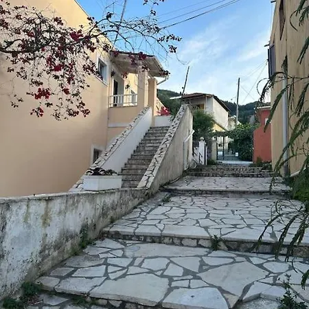 Διαμέρισμα Olive Tree The Master Bed And Balcony *