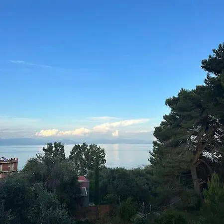 Διαμέρισμα Olive Tree The Master Bed And Balcony *