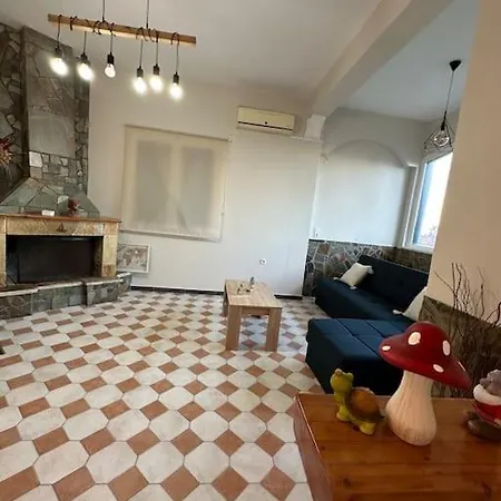 Olive Tree The Master Bed And Balcony * Μπενίτσες