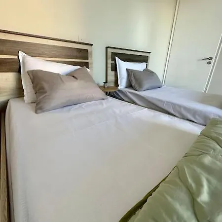 Olive Tree The Master Bed And Balcony * ベニテス